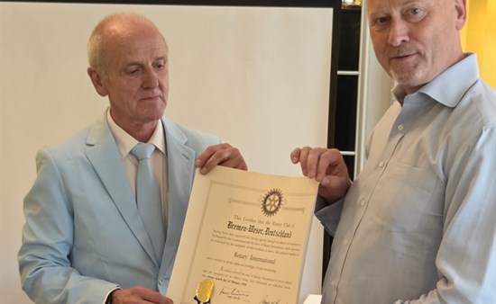 Horst und Dirk mit der Charter Urkunde